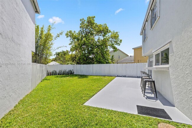 Building Photo - 9547 SW 146th Pl