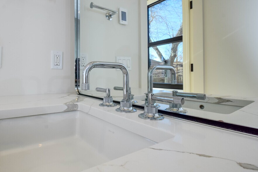 Building Photo - 116 Sherman St