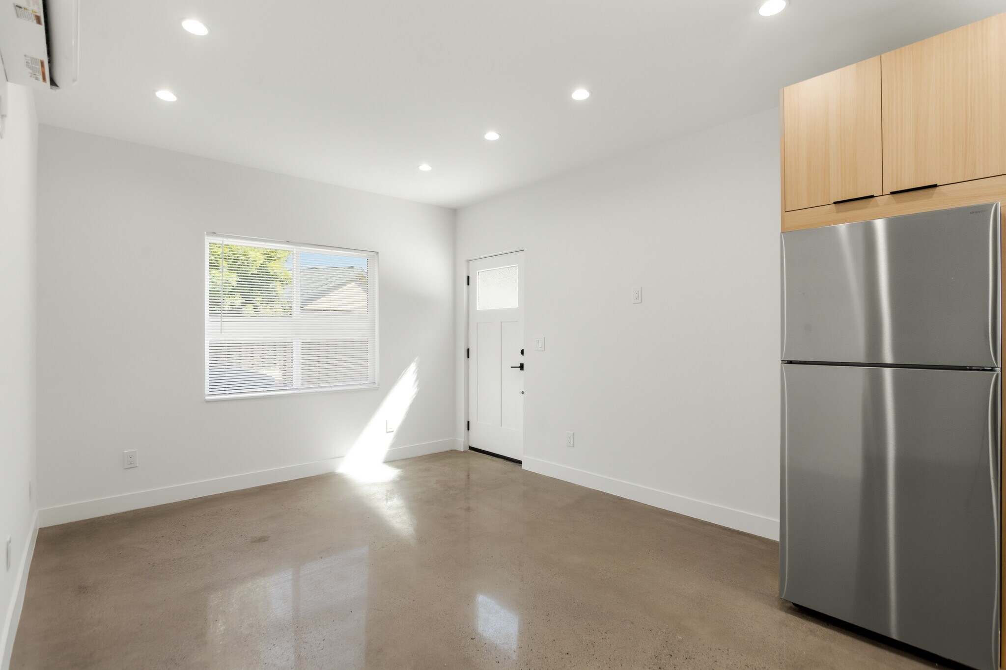 Building Photo - 7314 Fallbrook Ave