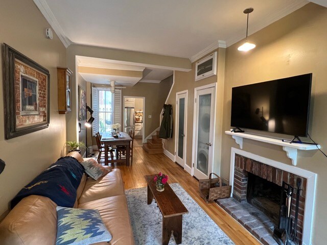 Living Rm - 1255 F St NE