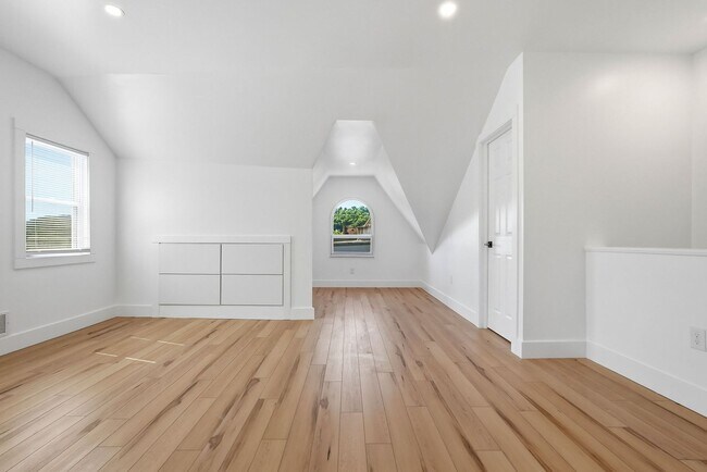 Building Photo - Brand New Renovation - Sharpsburg