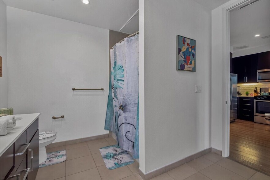 Building Photo - 2022 Holcombe Blvd