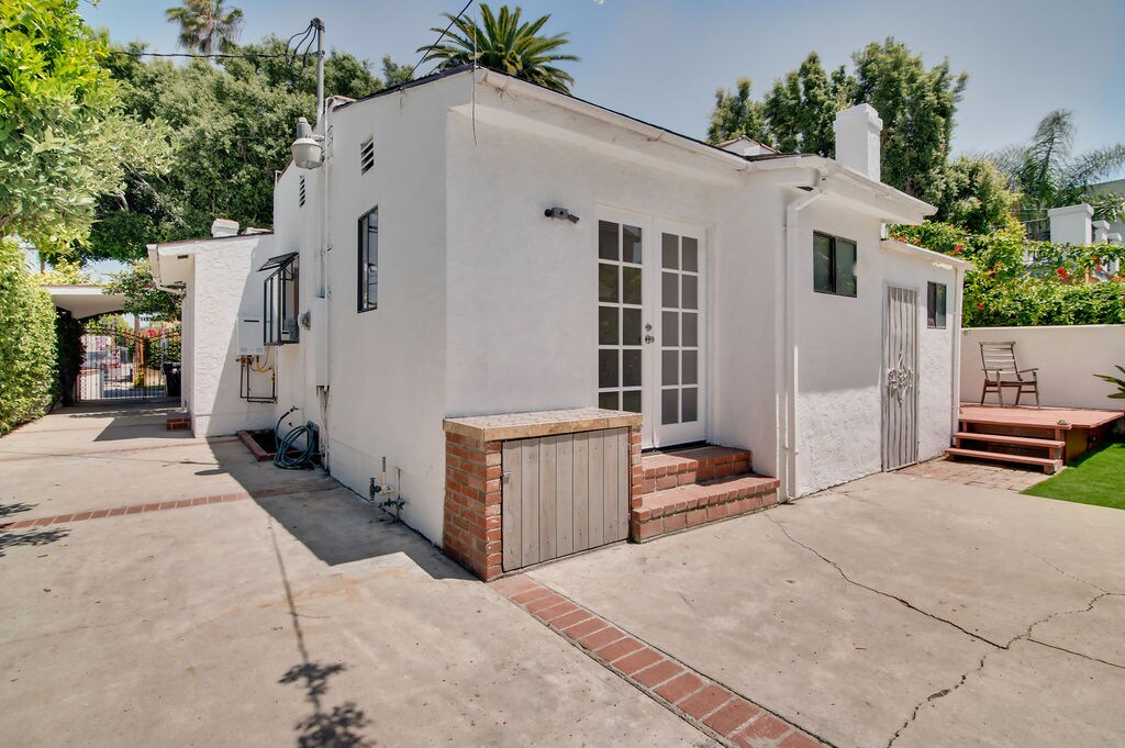 Building Photo - 641 N Martel Ave