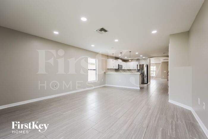 Building Photo - 354 Shadow Lakes Dr