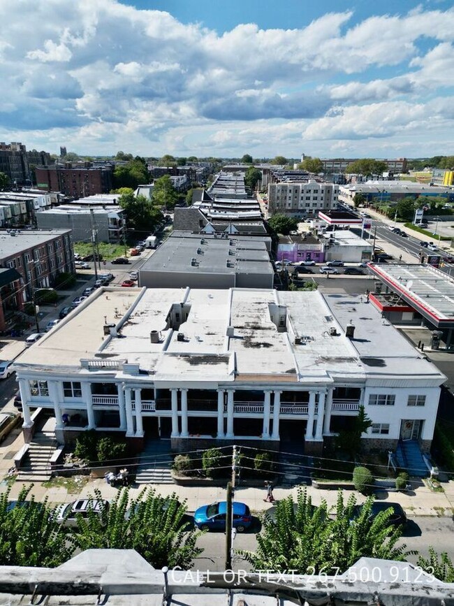 Building Photo - 122 S 46th St