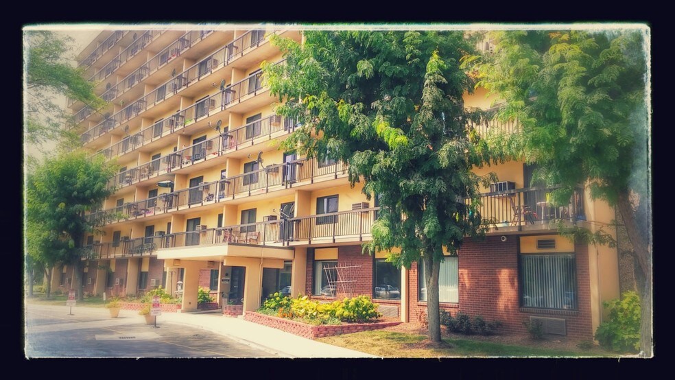 The Towers at Crooked Creek Indianapolis, IN Apartment Finder