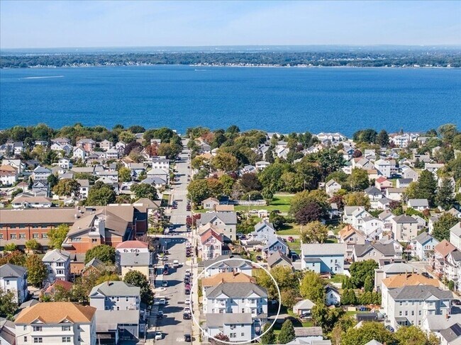 Building Photo - 576 Slade St