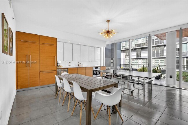 Building Photo - 250 NW 24th St