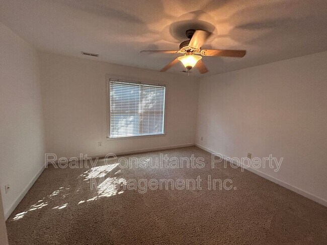 Building Photo - 4540 Pebble Lake Dr