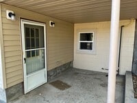 Building Photo - 3 Bed 1 Bath Downstairs unit.