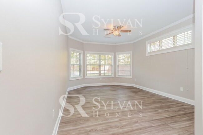 Building Photo - Immaculate 5 BR, 4.5 BA home is awaiting n...