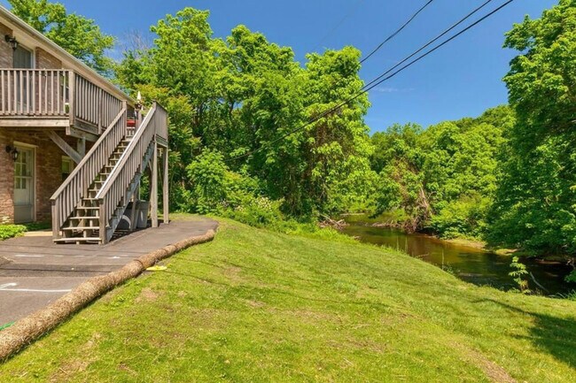 Building Photo - 100 Washington Park Dr