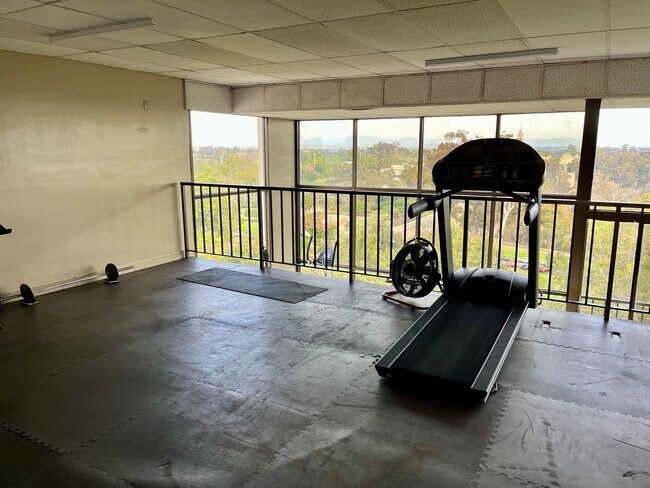 Building Photo - 6th Floor 2 Bedroom 2 Bath Newly remodeled...