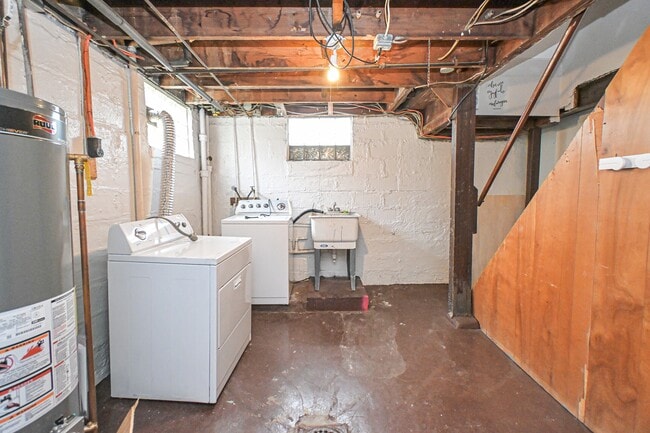 Building Photo - 4893 N Overlook Ave