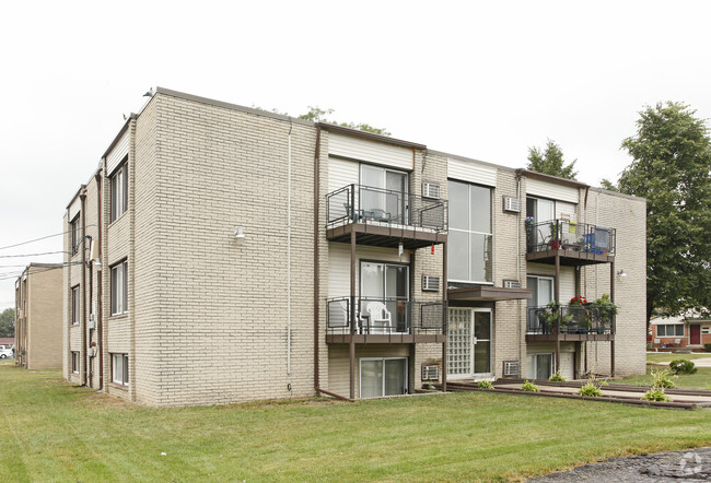Primary Photo - Garden Wood Apartments