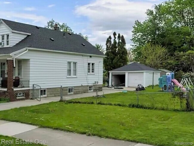 Building Photo - 5016 Mead St