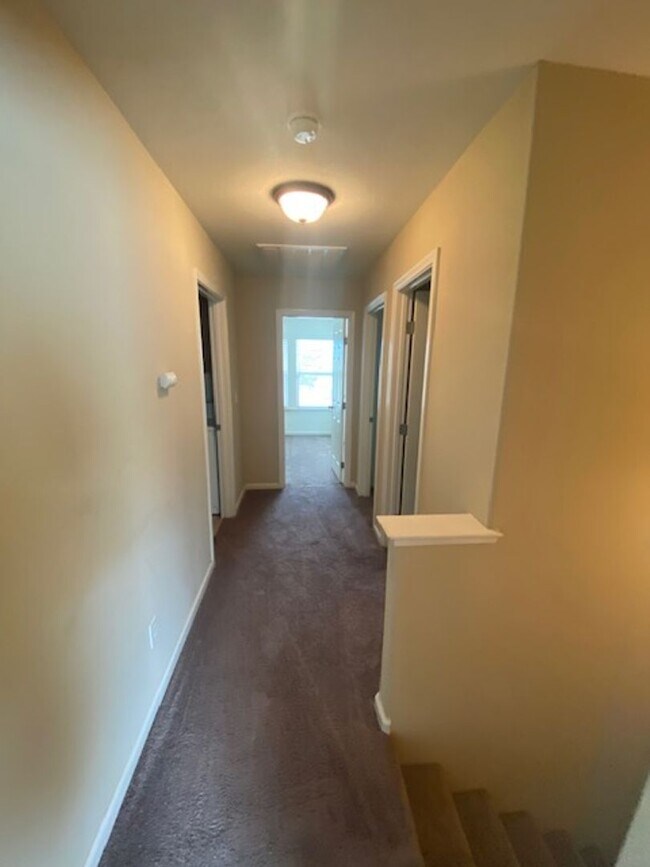 Building Photo - Rare Find in Lincoln!  Spacious 3 Bedroom 2.5 Bath Home Walking Distance to the Park