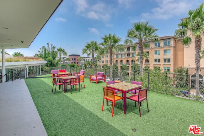 Building Photo - 12875 W Runway Rd