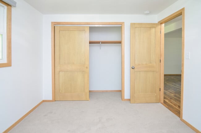 Building Photo - 825 Smits St