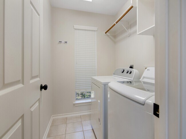 Building Photo - 30 Jewelsford Dr