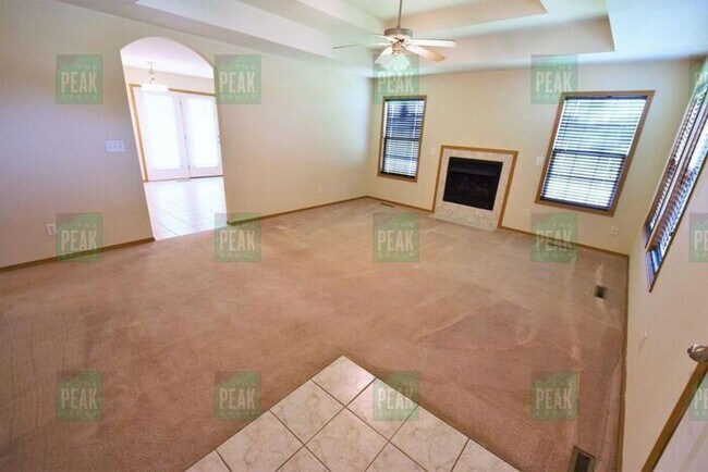 Building Photo - Home For Rent In Aurora