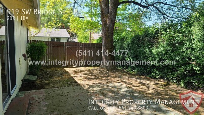 Building Photo - 919 SW Bridge St