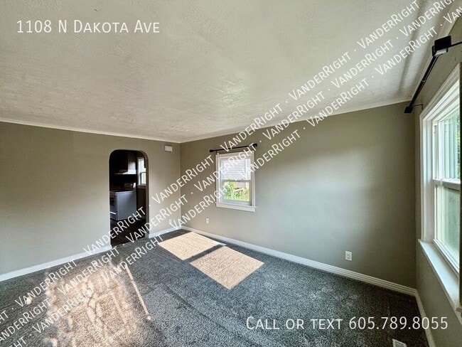 Building Photo - 1108 N Dakota Ave
