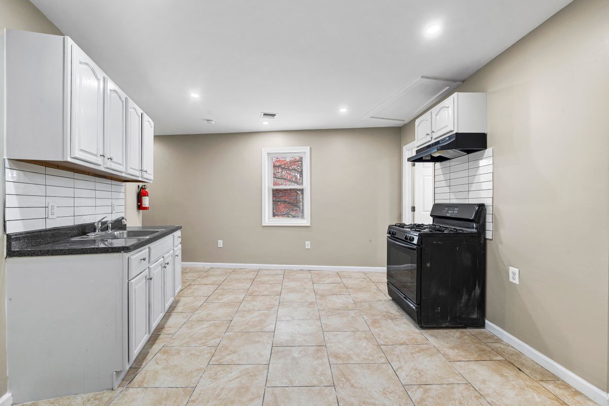 Building Photo - 46 Jefferson St