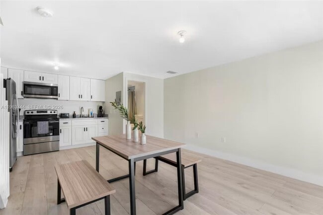 Building Photo - 601 SW 17th St