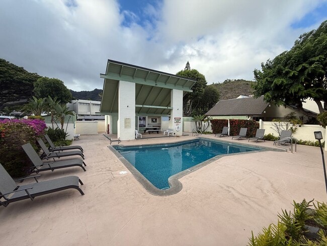 Building Photo - Village Green in Hawaii Kai 3 bedroom 2 ba...