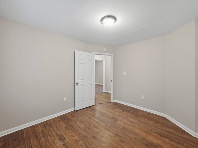 Building Photo - Fantastic 4 bedroom 2 bath home - Housing Vouchers Accepted