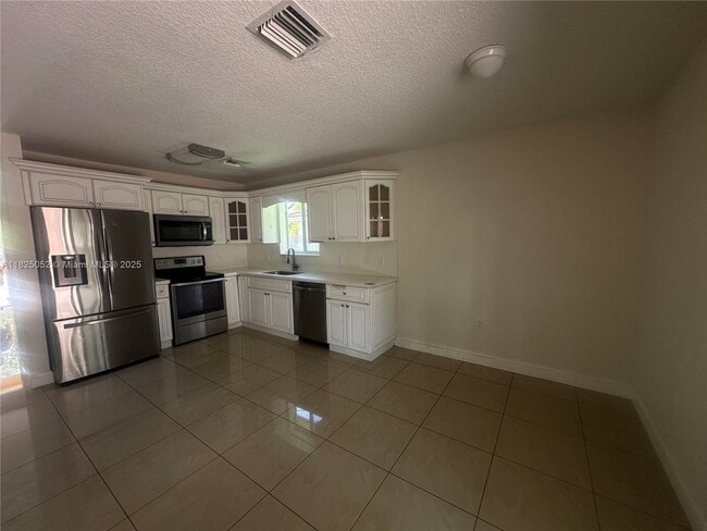 Building Photo - 3104 Tarpon Dr