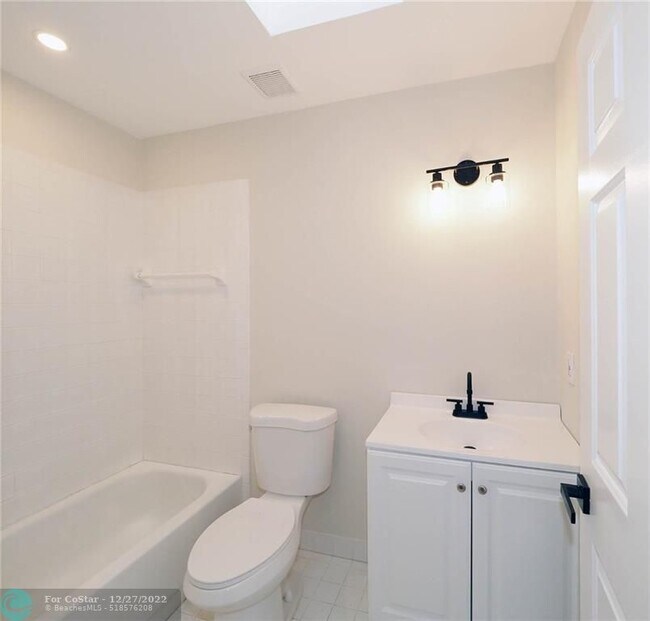 Building Photo - 10764 Lenox Rd