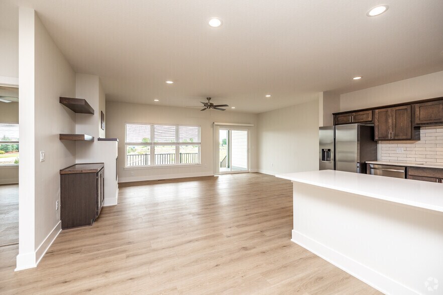 4BR, 3BA - 2,400 SF - Platinum Pointe Townhomes