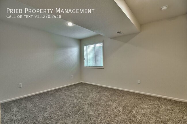 Building Photo - Reserve Townhome - Available June 9th