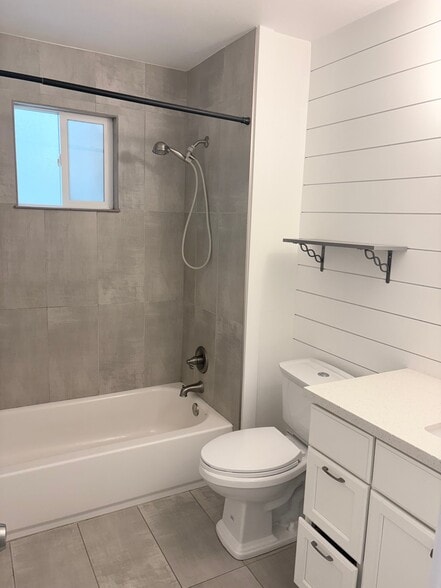 Building Photo - 420 S Fenton St