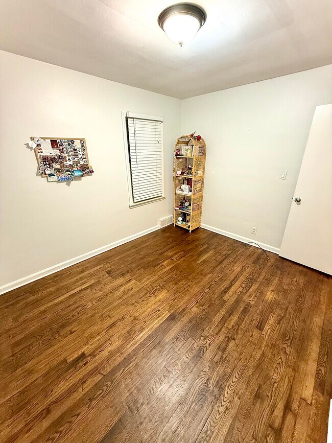 Building Photo - 1828 Thomas Ave