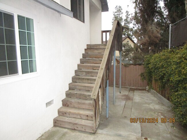 Building Photo - East Bakersfield Ready to Move In House wi...