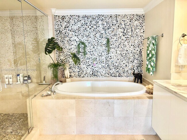 Building Photo - 1830 S Ocean Dr