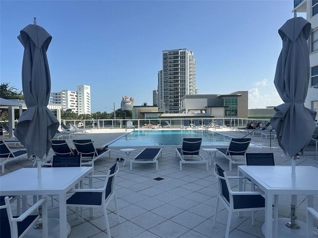 Building Photo - 3015 N Ocean Blvd