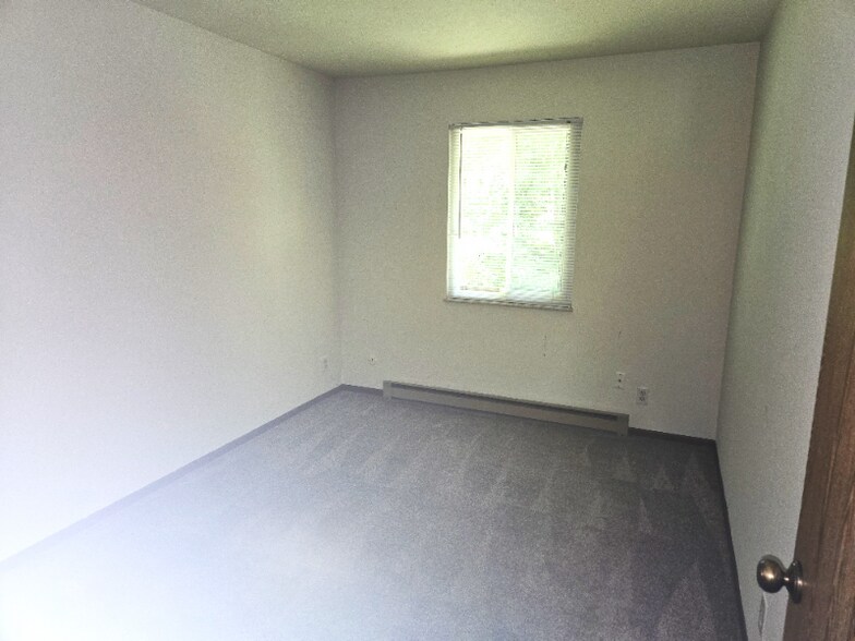 Building Photo - 4030 Elmhurst Rd