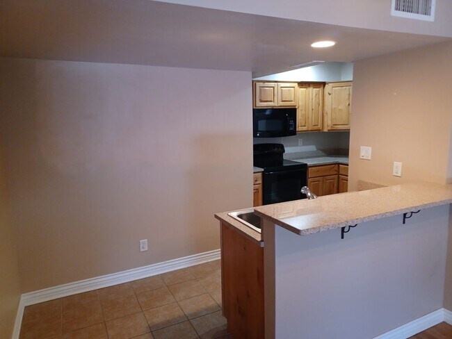 Building Photo - 3200 S Litzler Dr