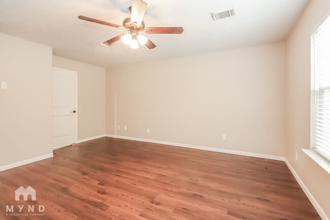 Building Photo - 18421 Sunrise Pines Dr