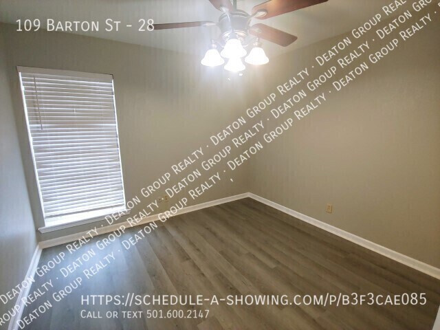 Building Photo - 109 Barton St