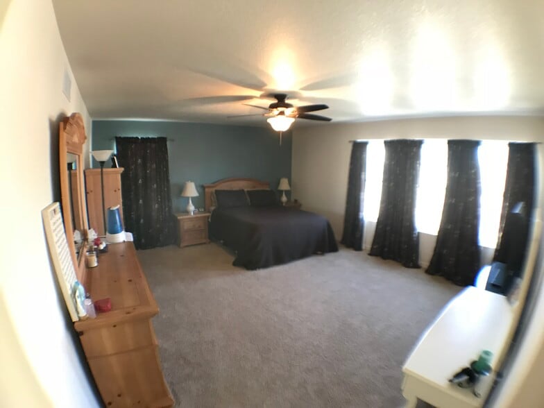 Master Bedroom - 9404 Gray CT