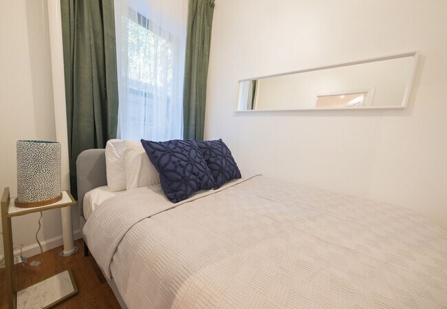 Building Photo - 317 E 75th St