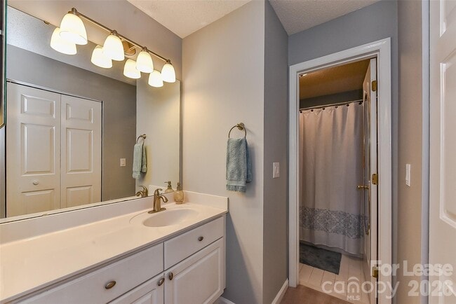 Building Photo - 18557 Vineyard Point Ln