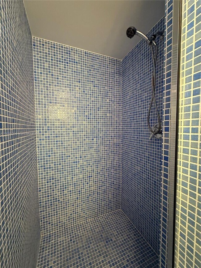 Building Photo - 9511 Collins Ave