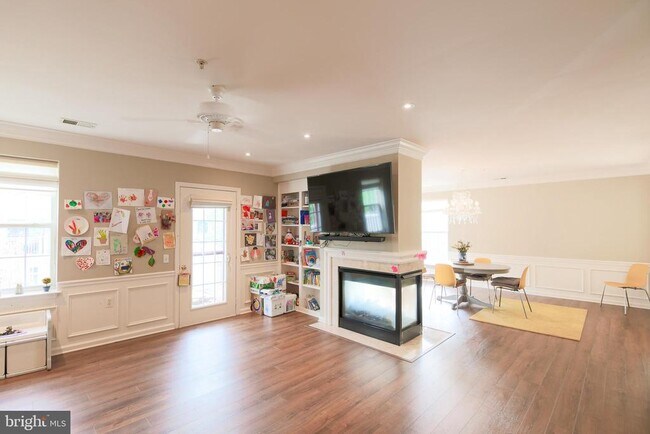 Building Photo - 1405 Roundhouse Ln