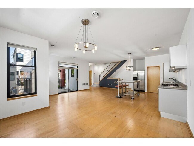 Building Photo - 2818 Aldrich Ave S